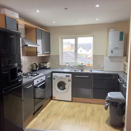 Lovely 2 Bedroom Family Holiday Home Thamesmead  Esterno foto