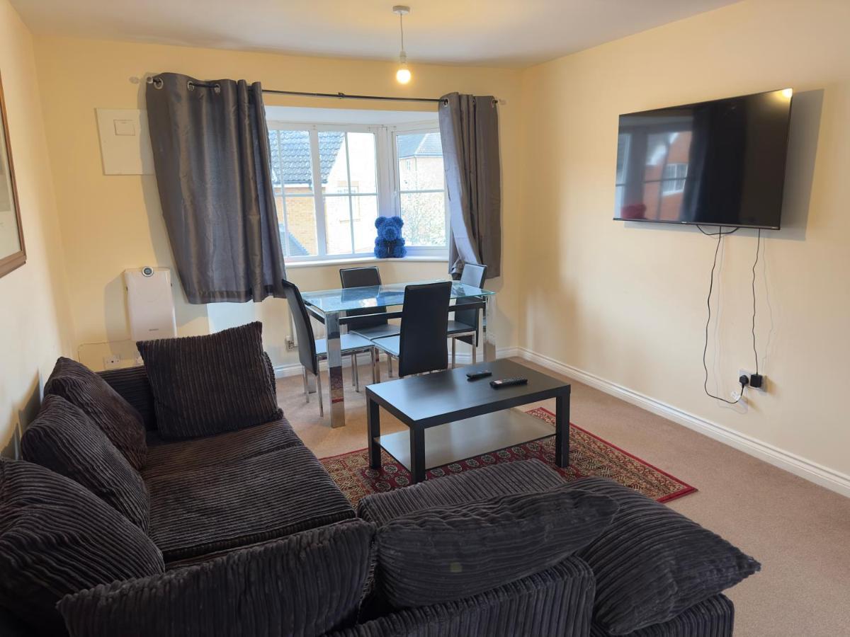 Lovely 2 Bedroom Family Holiday Home Thamesmead  Esterno foto