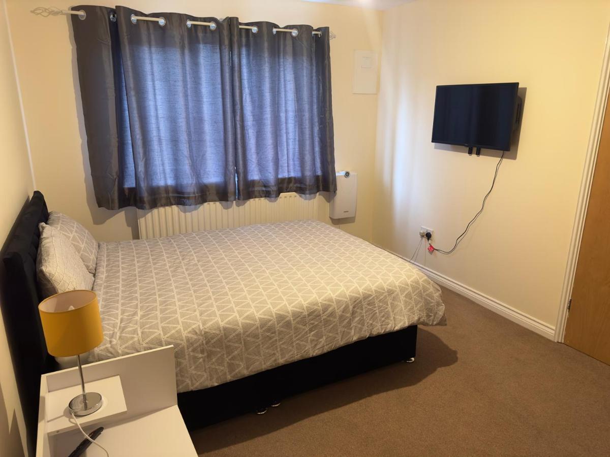 Lovely 2 Bedroom Family Holiday Home Thamesmead  Esterno foto