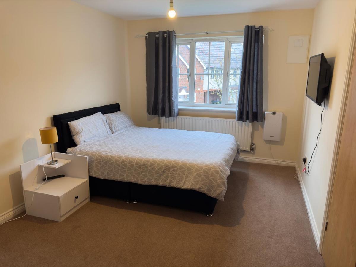 Lovely 2 Bedroom Family Holiday Home Thamesmead  Esterno foto