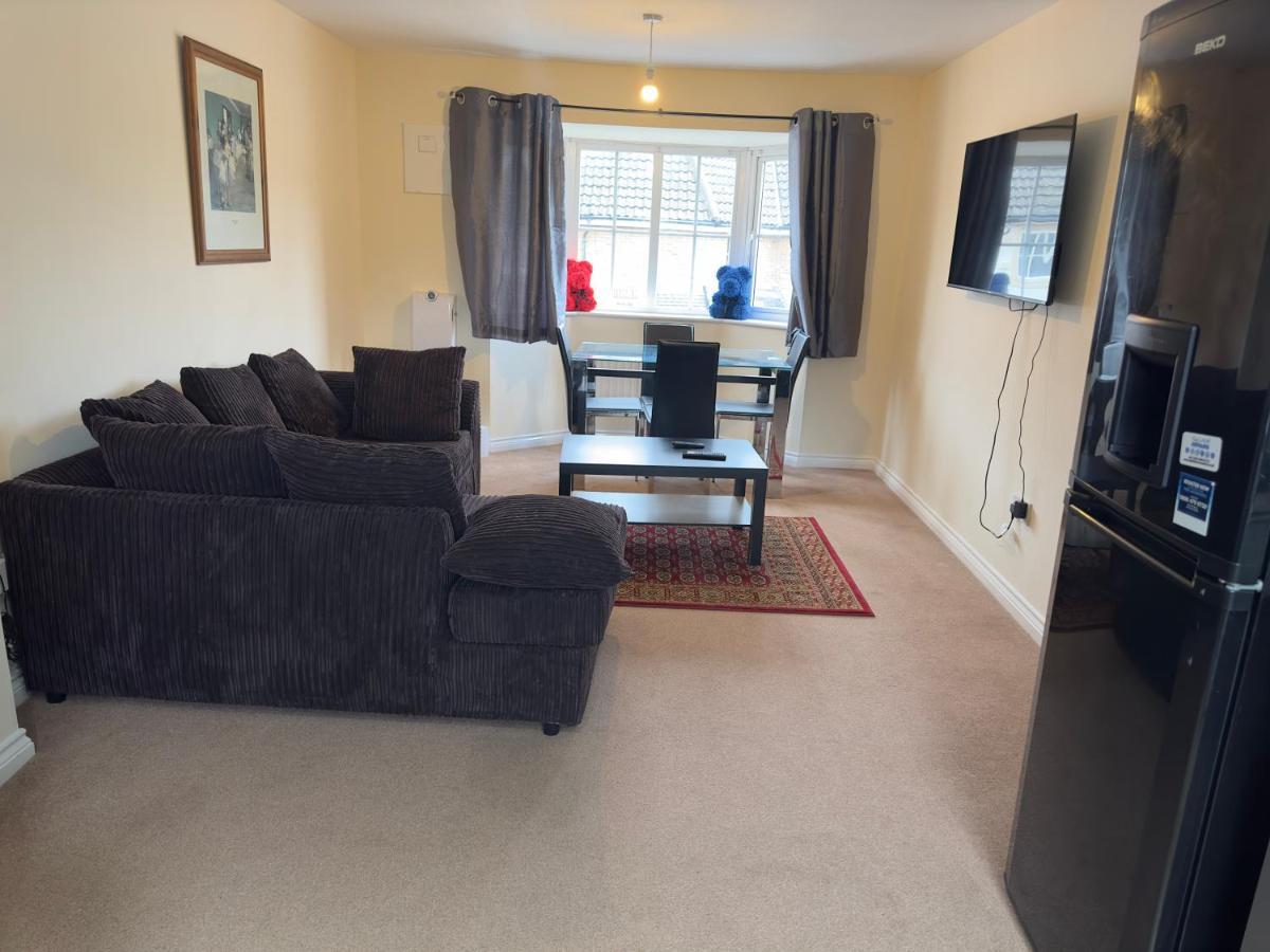 Lovely 2 Bedroom Family Holiday Home Thamesmead  Esterno foto
