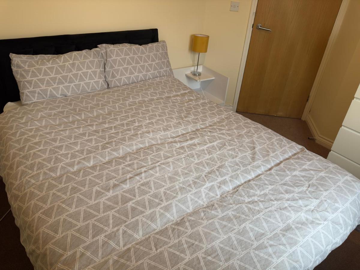 Lovely 2 Bedroom Family Holiday Home Thamesmead  Esterno foto