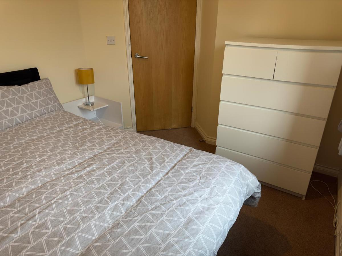 Lovely 2 Bedroom Family Holiday Home Thamesmead  Esterno foto